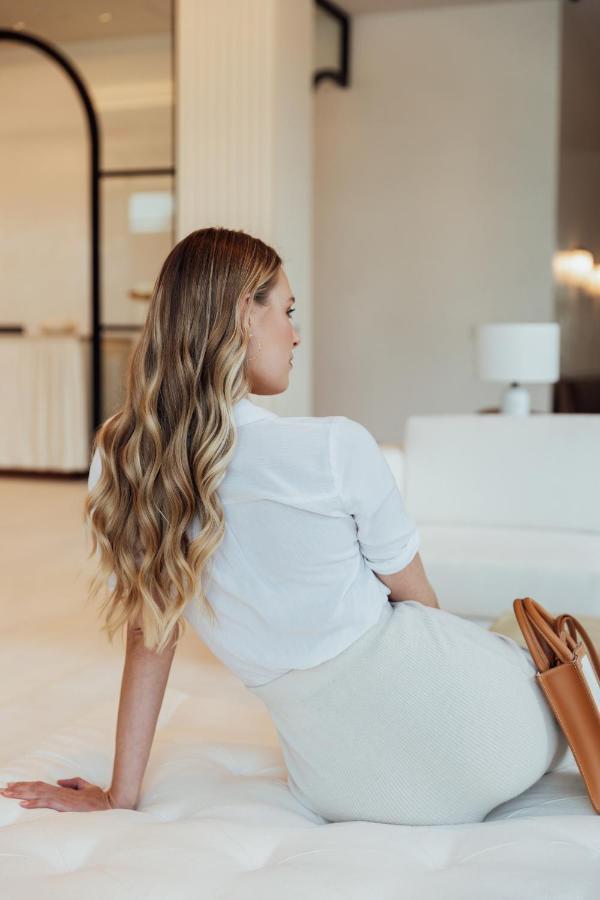 Ette Luxury Hotel & Spa Four Corners Esterno foto A woman with long hair