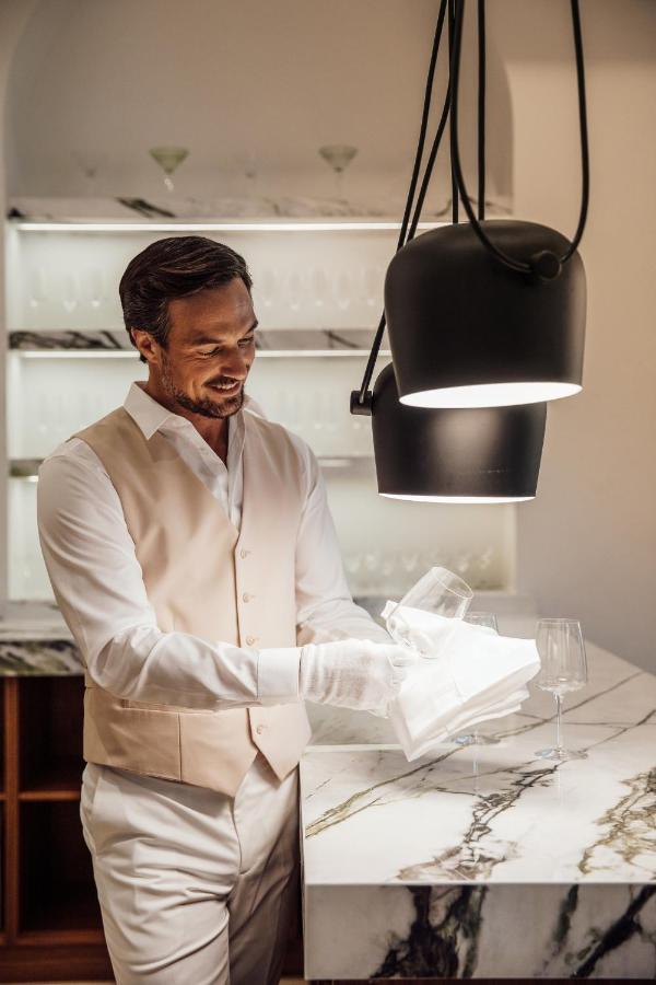 Ette Luxury Hotel & Spa Four Corners Esterno foto A butler washing dishes