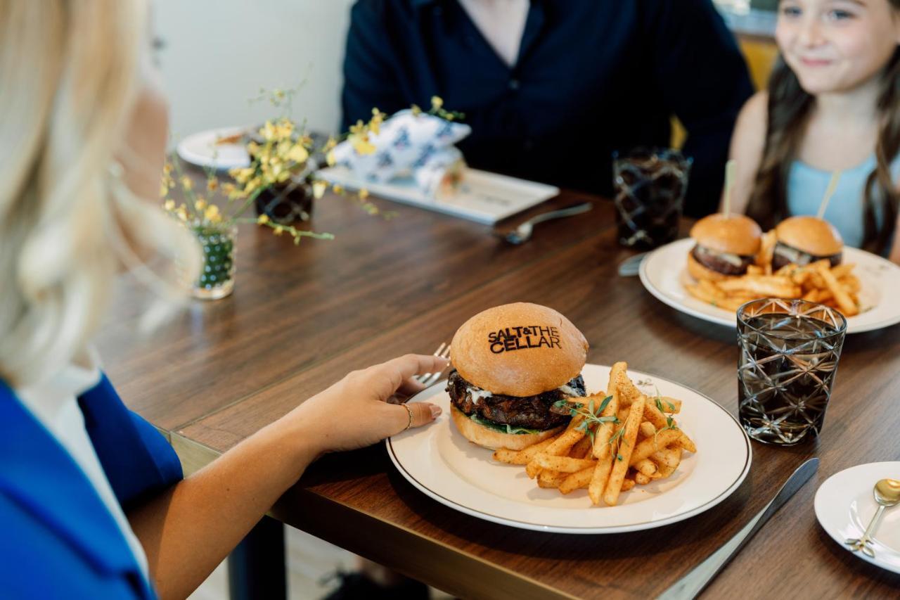 Ette Luxury Hotel & Spa Four Corners Esterno foto A burger at Saint Cellas