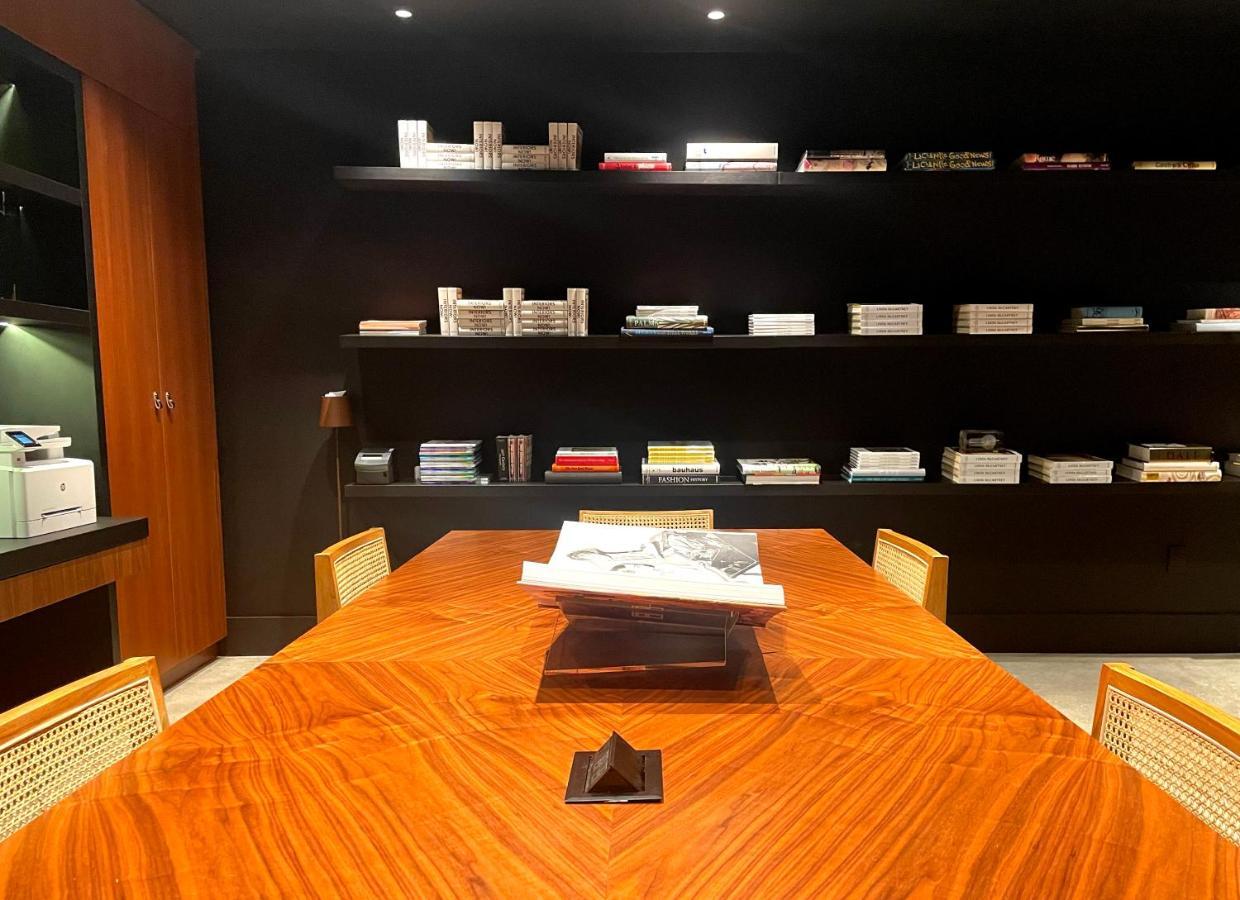 Ette Luxury Hotel & Spa Four Corners Esterno foto The library at the museum