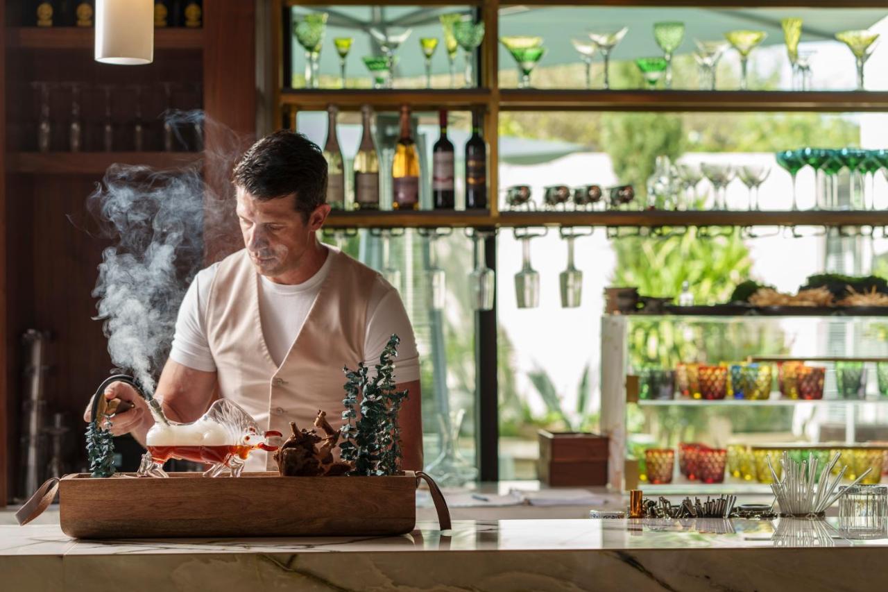 Ette Luxury Hotel & Spa Four Corners Esterno foto A chef preparing a meal