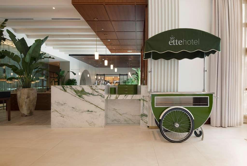 Ette Luxury Hotel & Spa Four Corners Interno foto A mobile coffee cart